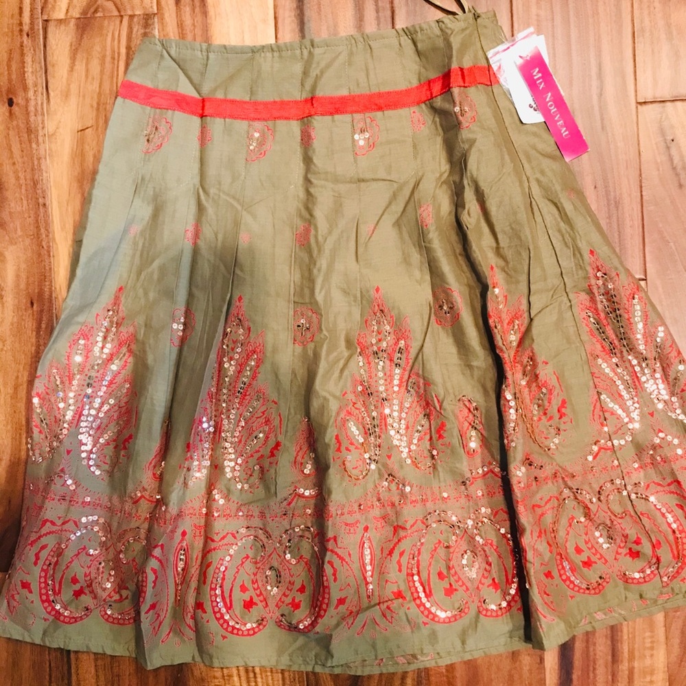 Pleated skirt by Club Nouveau - Sz 12